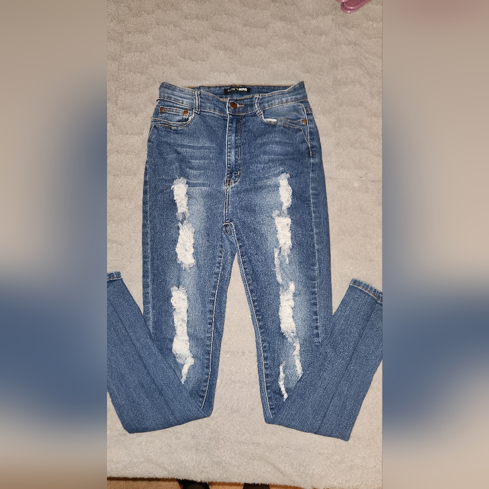FASHION NOVA SKINNY JEANS ! - Picture 2 of 6